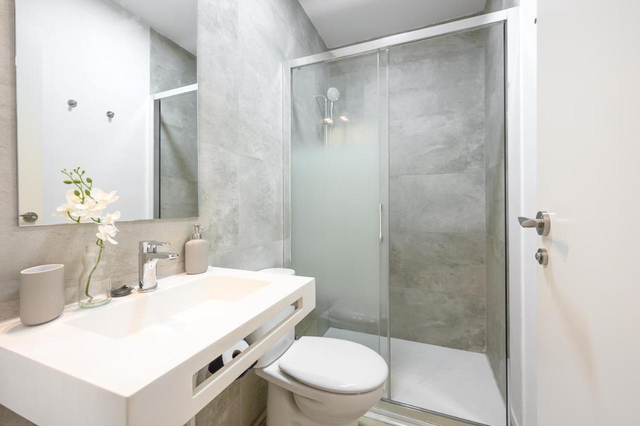 Modern 3 Bedroom, City Center With Patio & High Ceilings By 10Tosea Malaga Exterior photo