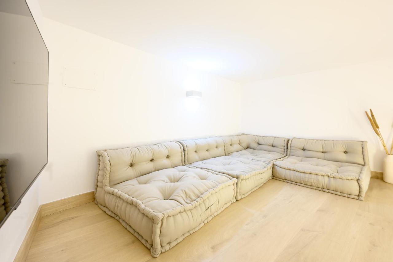 Modern 3 Bedroom, City Center With Patio & High Ceilings By 10Tosea Malaga Exterior photo