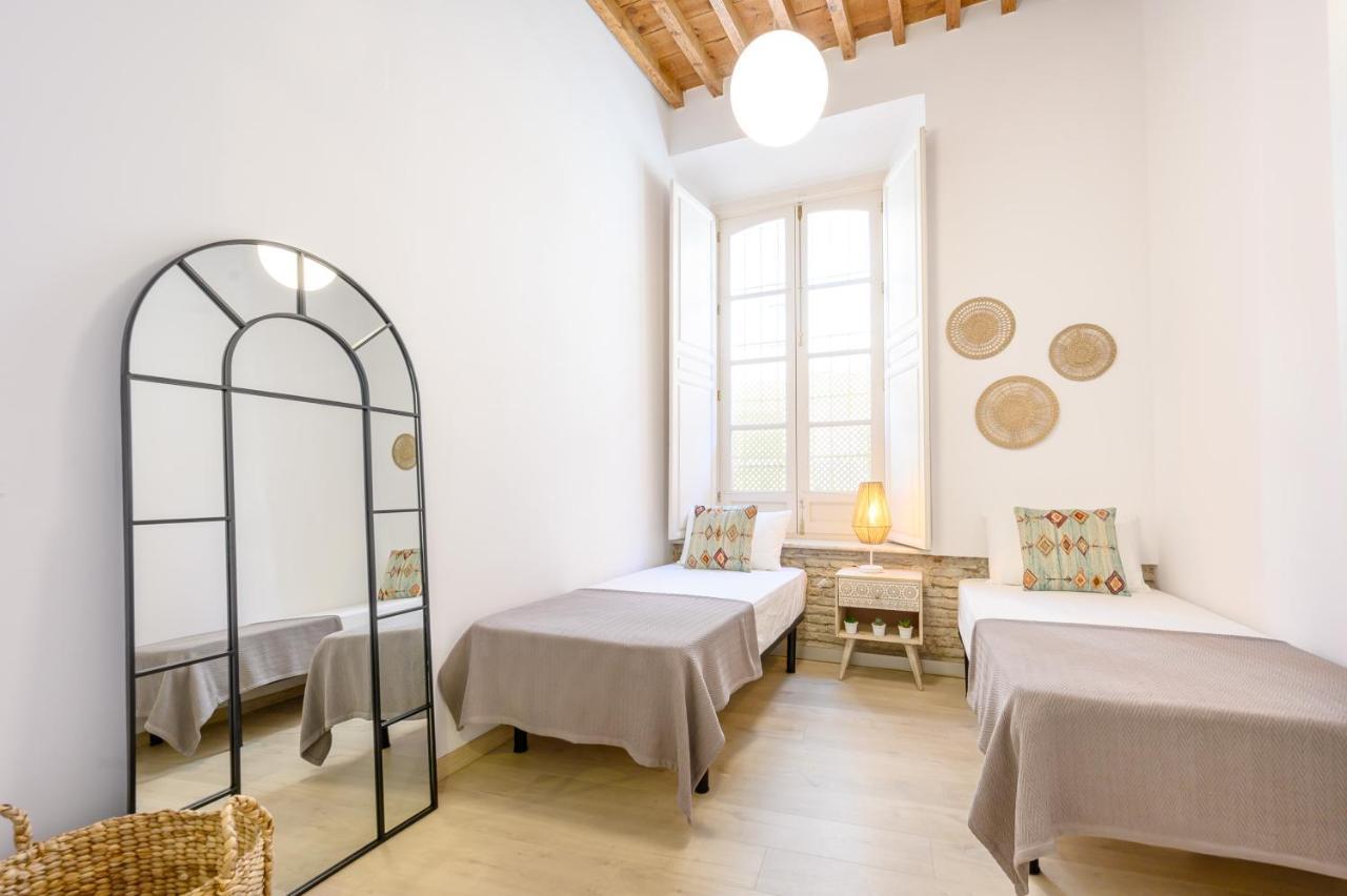 Modern 3 Bedroom, City Center With Patio & High Ceilings By 10Tosea Malaga Exterior photo