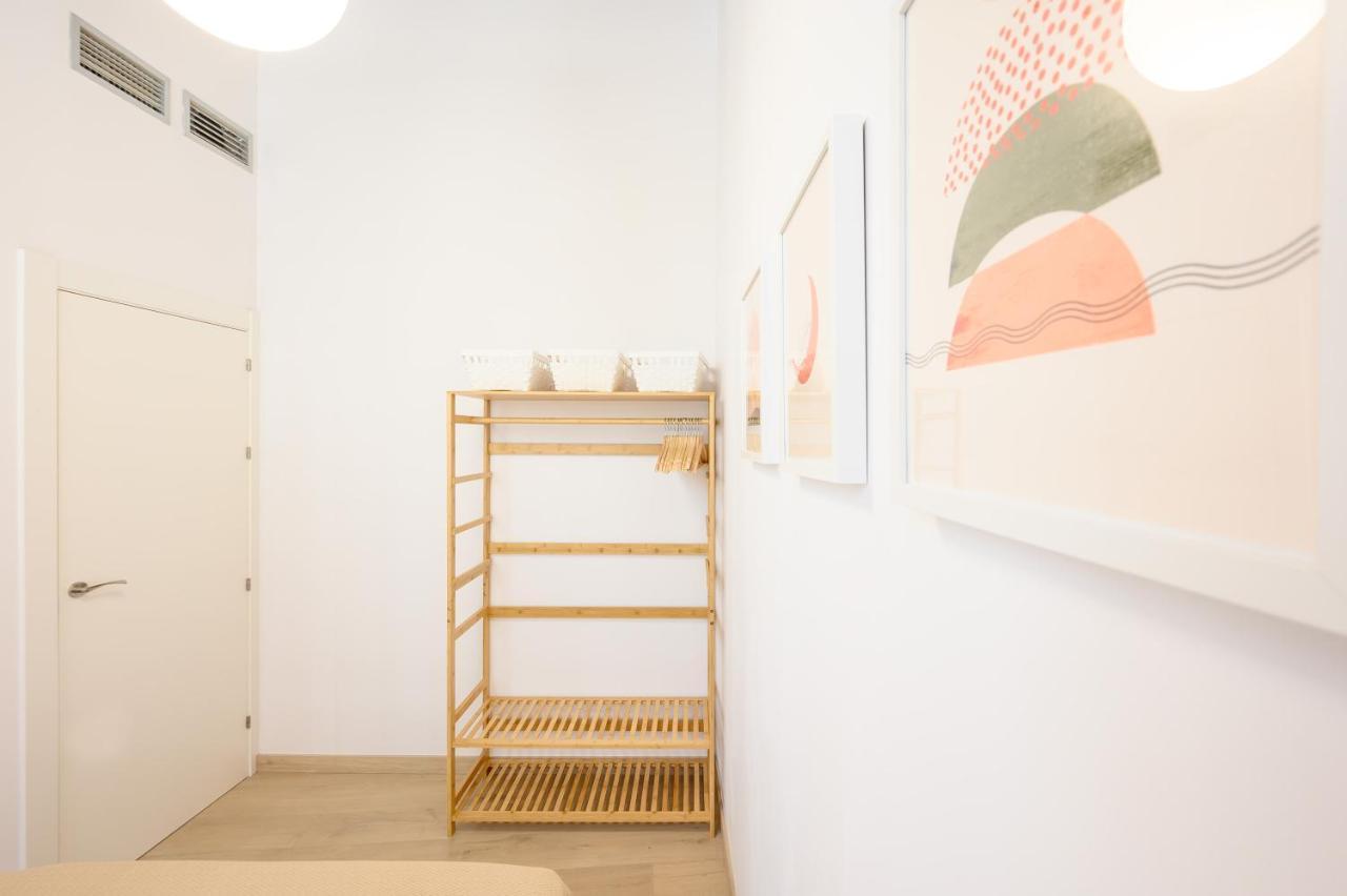 Modern 3 Bedroom, City Center With Patio & High Ceilings By 10Tosea Malaga Exterior photo